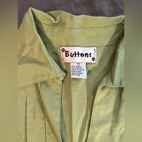 Buttons — Vintage Linen Blend Cap Sleeve Top - Picture 2 of 6